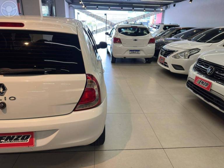 RENAULT - CLIO 1.0 EXPRESSION 16V FLEX 4P MANUAL - 2015/2016 - BRANCA - R$ 37.900,00