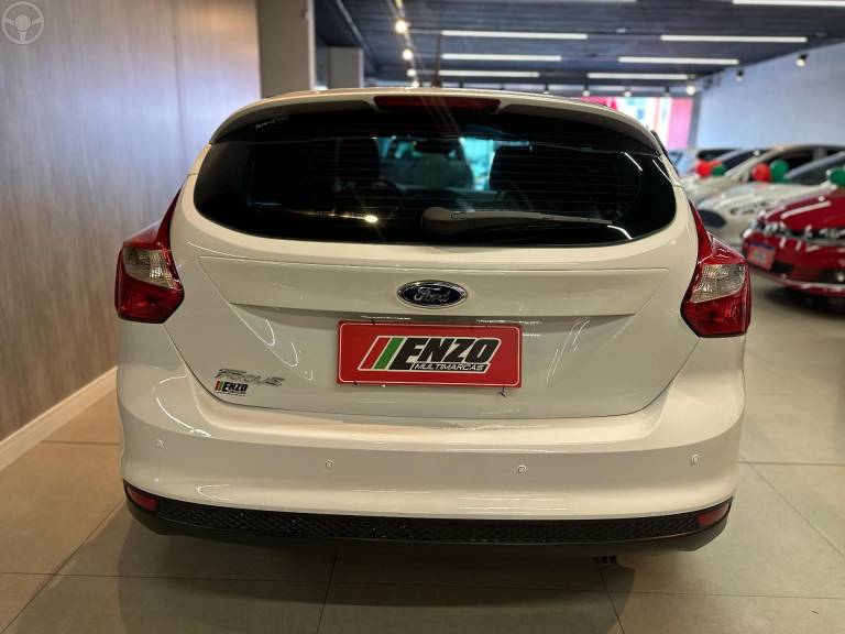 FORD - FOCUS 1.6 SE 16V FLEX 4P MANUAL - 2015/2015 - BRANCA - R$ 63.900,00