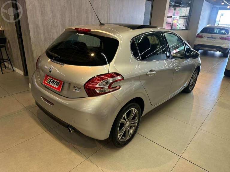 PEUGEOT - 208 1.6 GRIFFE 16V FLEX 4P MANUAL - 2014/2014 - PRATA - R$ 42.900,00