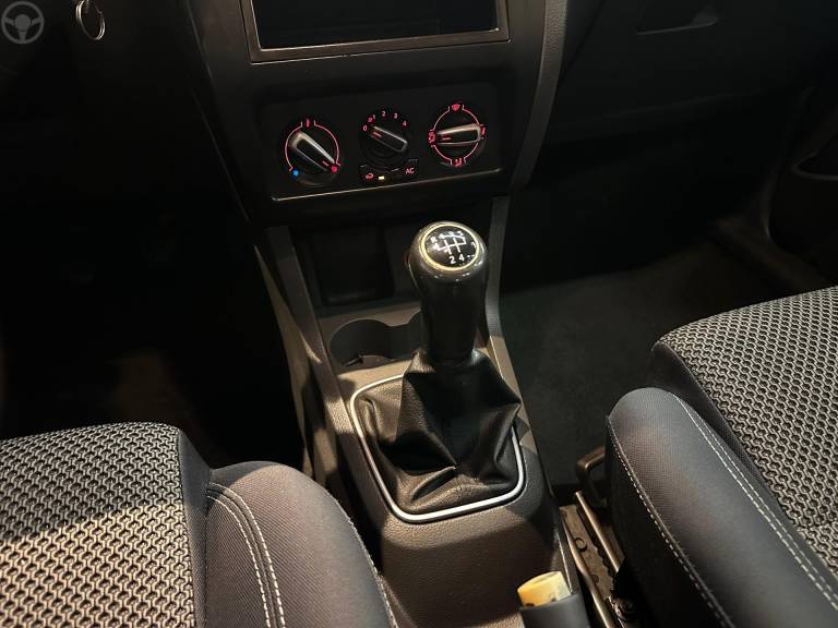 VOLKSWAGEN - SPACEFOX 1.6 MI SPORTLINE 8V FLEX 4P MANUAL - 2010/2011 - PRETA - R$ 38.900,00