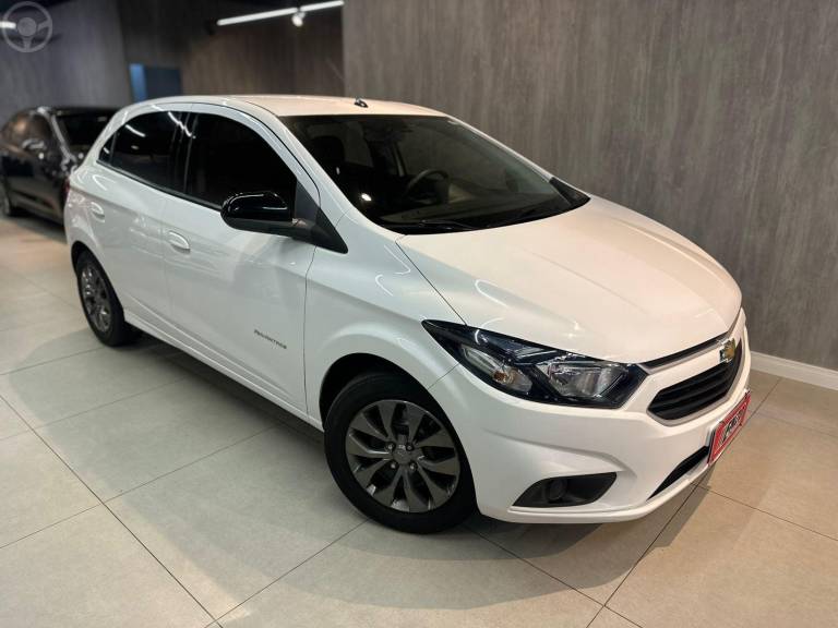 CHEVROLET - ONIX 1.4 ADVANTAGE 8V FLEX 4P AUTOMÁTICO - 2018/2018 - BRANCA - R$ 65.900,00