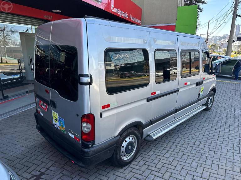 RENAULT - MASTER 2.5 DCI MINIBUS L3H2 1 16V DIESEL 3P MANUAL - 2011/2012 - PRATA - R$ 110.900,00