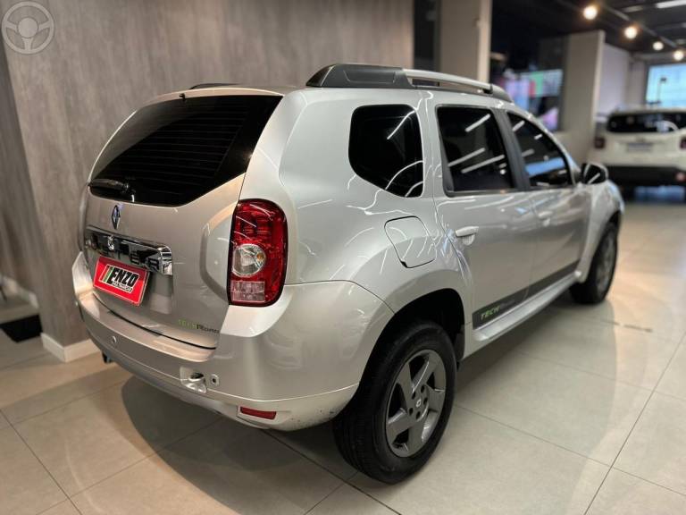 RENAULT - DUSTER 2.0 TECH ROAD 4X2 16V FLEX 4P AUTOMÁTICO - 2013/2014 - PRATA - R$ 55.900,00