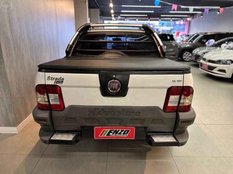 FIAT - STRADA 1.8 MPI ADVENTURE CD 8V FLEX 2P MANUAL - 2013/2013 - BRANCA - R$ 56.900,00