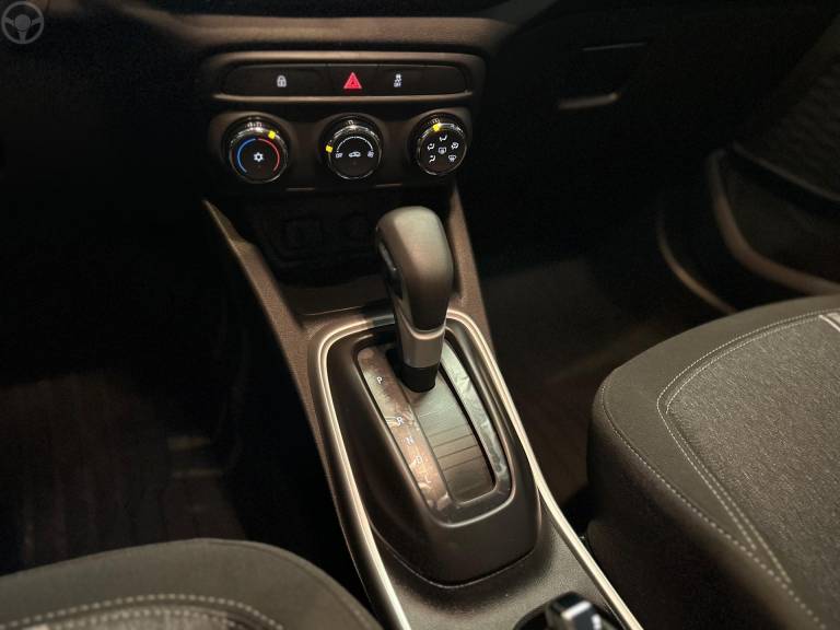 CHEVROLET - TRACKER 1.0 12V LT TURBO FLEX 4P AUTOMÁTICO - 2024/2025 - PRATA - R$ 132.900,00