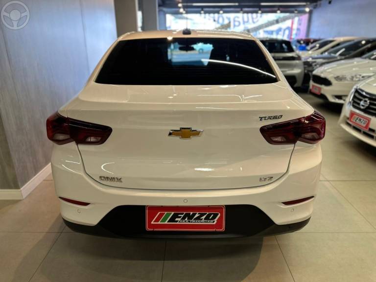 CHEVROLET - ONIX 1.0LTZ PLUS 12V TURBO FLEX 4P AUTOMÁTICO - 2023/2024 - BRANCA - R$ 89.900,00