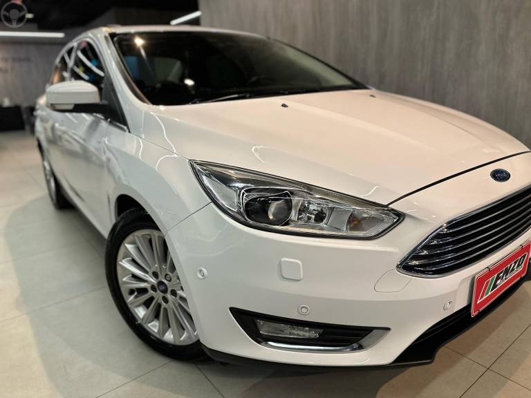 FORD - FOCUS 2.0 TITANIUM PLUS SEDAN 16V FLEX 4P AUTOMÁTICO - 2015/2016 - BRANCA - R$ 68.900,00