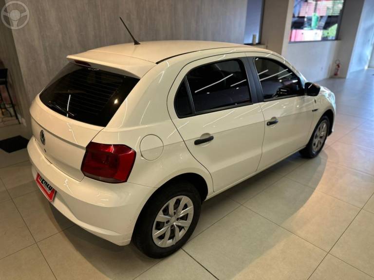VOLKSWAGEN - GOL 1.0 12V MPI TOTALFLEX 4P MANUAL - 2019/2020 - BRANCA - R$ 48.900,00