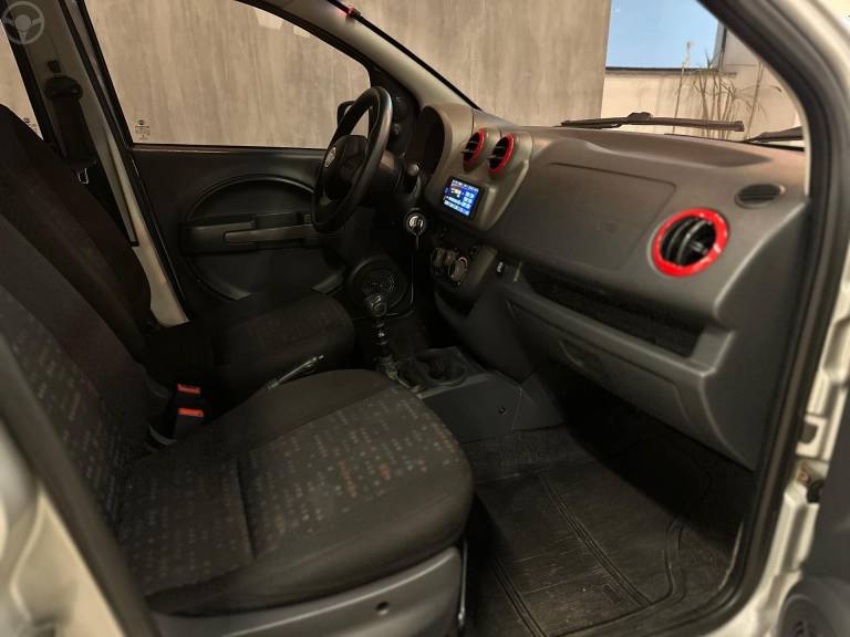 FIAT - UNO 1.0 EVO VIVACE 8V FLEX 4P MANUAL - 2013/2014 - PRATA - R$ 34.900,00