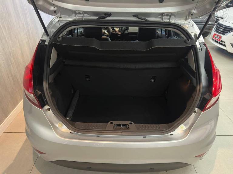 FORD - FIESTA 1.6 TITANIUM HATCH 16V FLEX 4P AUTOMÁTICO - 2014/2015 - PRATA - R$ 46.900,00