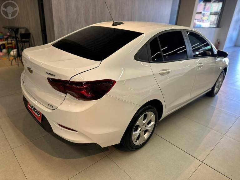 CHEVROLET - ONIX 1.0LTZ PLUS 12V TURBO FLEX 4P AUTOMÁTICO - 2023/2024 - BRANCA - R$ 89.900,00