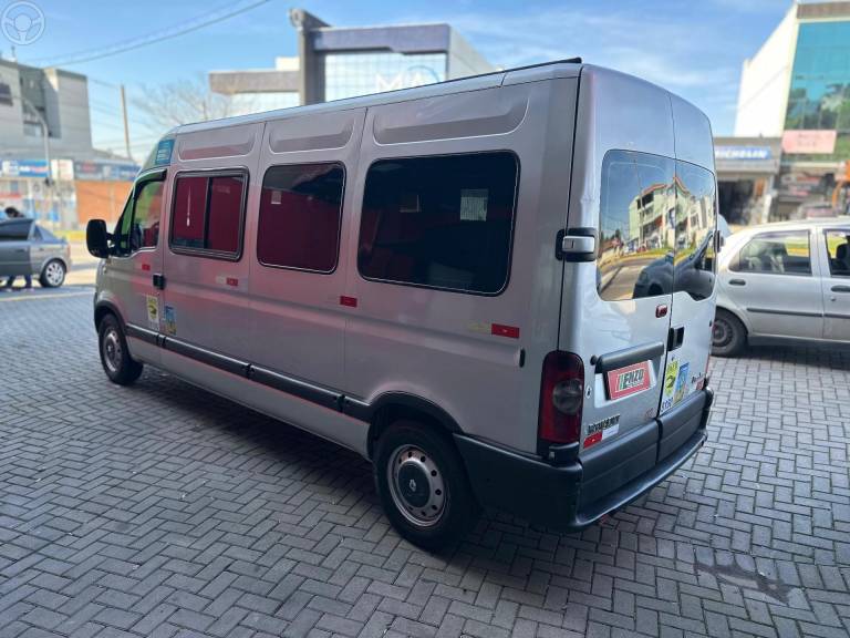 RENAULT - MASTER 2.5 DCI MINIBUS L3H2 1 16V DIESEL 3P MANUAL - 2011/2012 - PRATA - R$ 110.900,00
