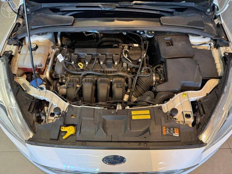 FORD - FOCUS 2.0 TITANIUM PLUS 16V FLEX 4P AUTOMÁTICO - 2017/2018 - BRANCA - R$ 76.900,00