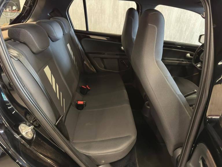 VOLKSWAGEN - UP 1.0 MPI RUN UP 12V FLEX 4P MANUAL - 2016/2017 - PRETA - R$ 47.900,00