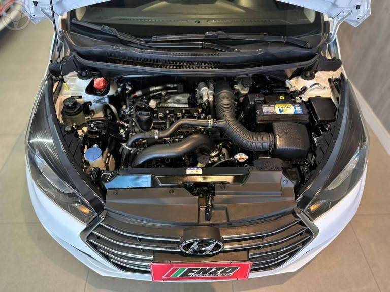 HYUNDAI - HB20S 1.0 COMFORT PLUS 12V TURBO FLEX 4P MANUAL - 2017/2018 - BRANCA - R$ 58.900,00