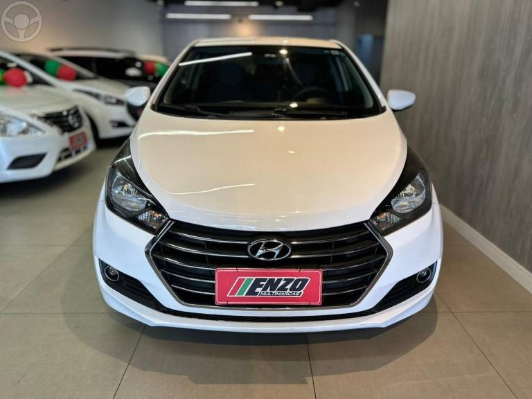 HYUNDAI - HB20S 1.0 COMFORT PLUS 12V TURBO FLEX 4P MANUAL - 2017/2018 - BRANCA - R$ 58.900,00