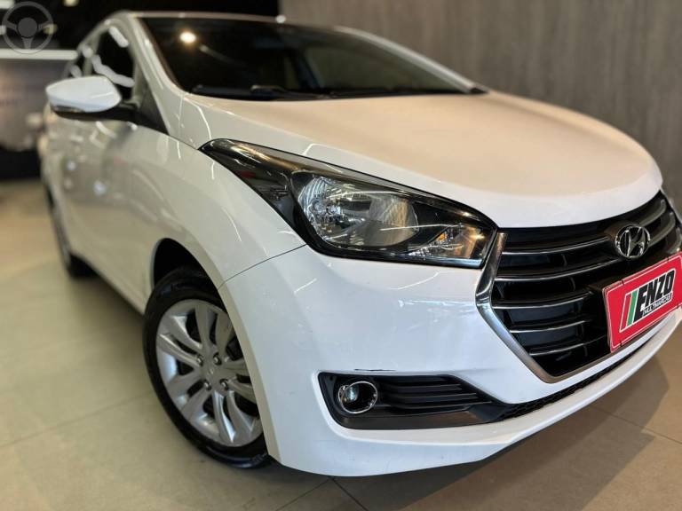 HYUNDAI - HB20S 1.0 COMFORT PLUS 12V TURBO FLEX 4P MANUAL - 2017/2018 - BRANCA - R$ 58.900,00