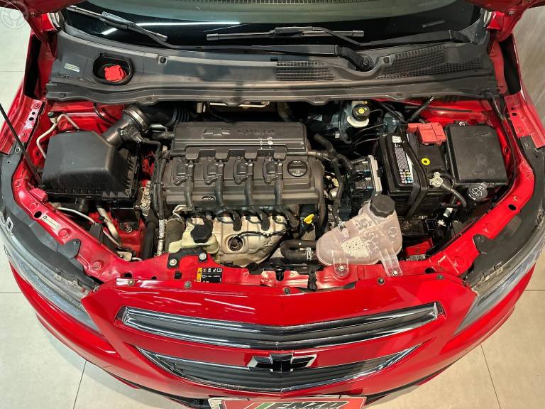 CHEVROLET - ONIX 1.4 MPFI LTZ 8V FLEX 4P MANUAL - 2013/2014 - VERMELHA - R$ 52.900,00