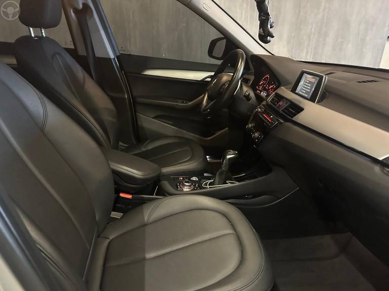 BMW - X1 2.0 20I 4X2 16V FLEX 4P AUTOMÁTICO - 2016/2016 - PRATA - R$ 109.900,00