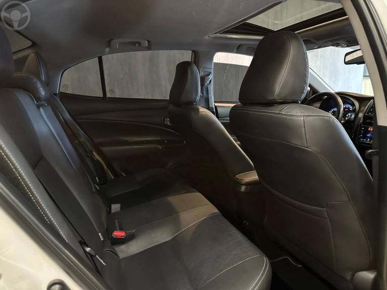 TOYOTA - YARIS 1.5 XLS CONNECT SEDAN 16V FLEX 4P AUTOMÁTICO - 2022/2023 - BRANCA - R$ 104.900,00