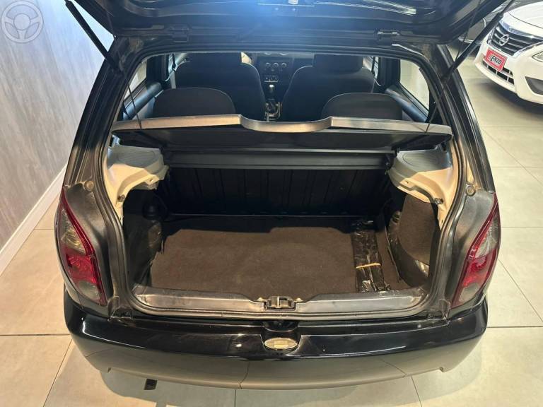 CHEVROLET - CELTA 1.0 MPFI LT 8V FLEX 4P MANUAL - 2011/2012 - PRETA - R$ 31.900,00