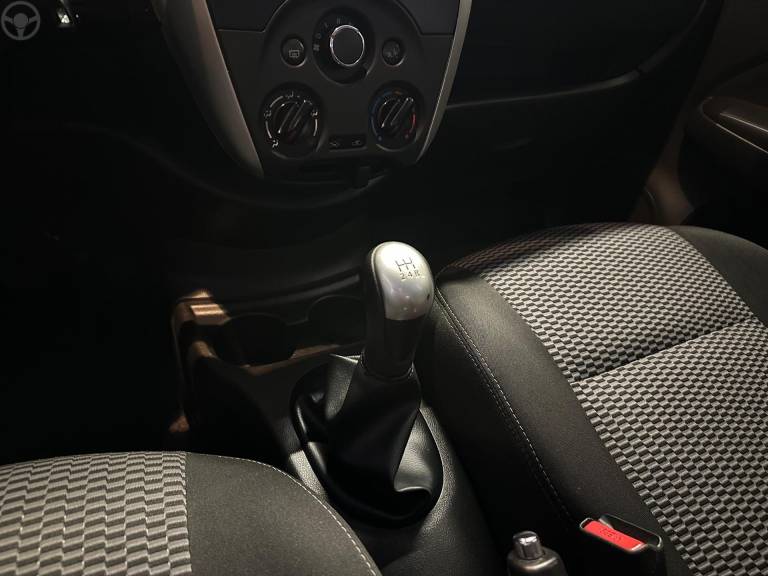 NISSAN - VERSA 1.6 16V FLEX SV 4P MANUAL - 2019/2020 - BRANCA - R$ 64.900,00