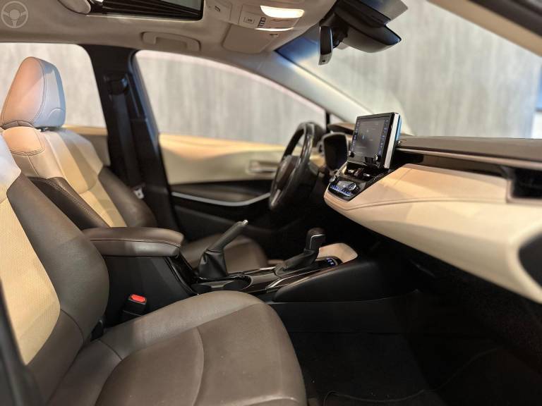 TOYOTA - COROLLA 1.8 ALTIS PREMIUM 16V HÍBRIDO 4P AUTOMÁTICO - 2021/2022 - PRATA - R$ 143.900,00