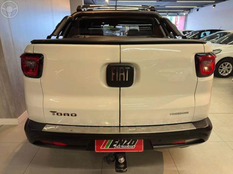 FIAT - TORO 2.0 16V TURBO DIESEL FREEDOM MANUAL - 2017/2017 - BRANCA - R$ 88.900,00