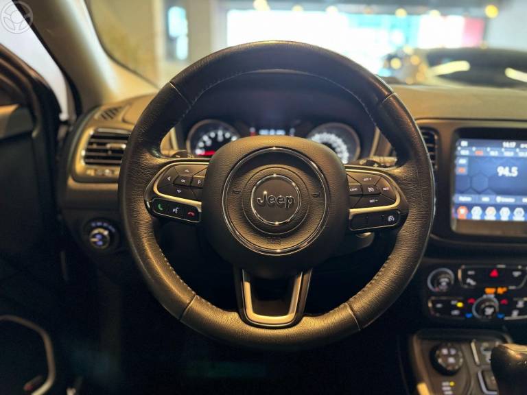 JEEP - COMPASS 2.0 LONGITUDE TD350 TURBO DIESEL 4X4 4P AUTOMÁTICO - 2017/2018 - CINZA - R$ 102.900,00