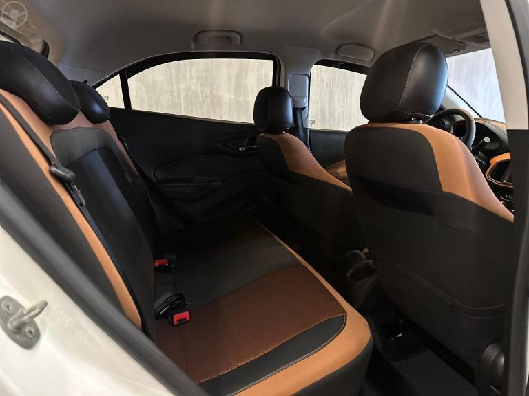 CHEVROLET - ONIX 1.4 MPFI ACTIV 8V FLEX 4P MANUAL - 2016/2017 - BRANCA - R$ 64.900,00