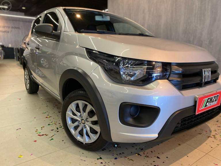 FIAT - MOBI 1.0 8V EVO FLEX LIKE. MANUAL - 2023/2023 - PRATA - R$ 53.900,00