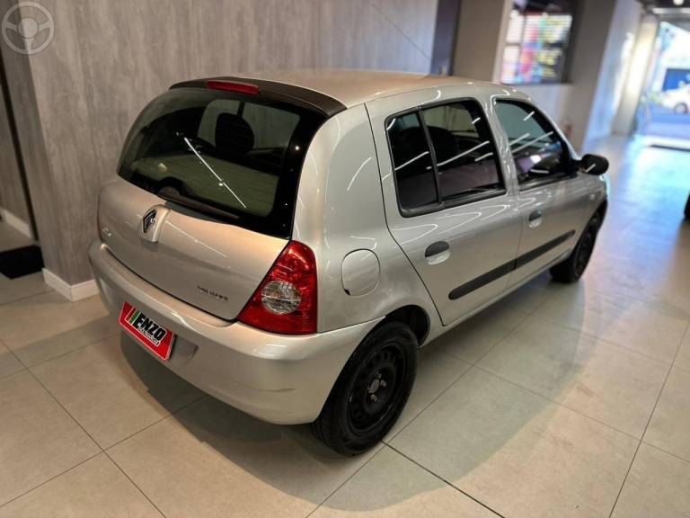 RENAULT - CLIO 1.0 CAMPUS 16V FLEX 4P MANUAL - 2011/2011 - PRATA - R$ 27.900,00