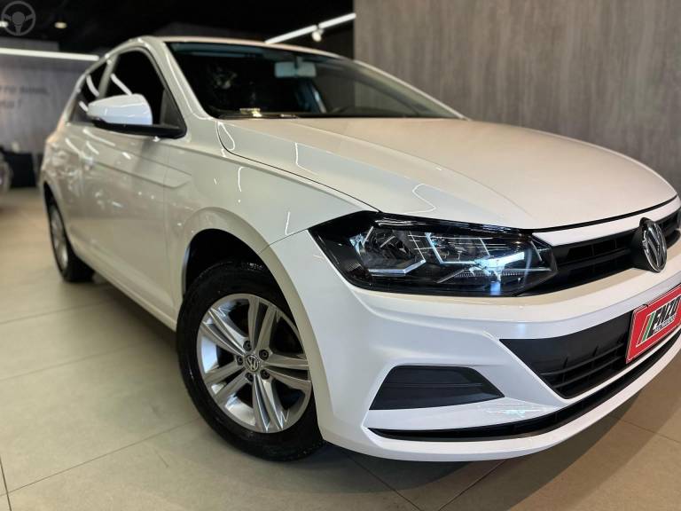 VOLKSWAGEN - POLO 1.0MPI TOTAL FLEX MANUAL - 2020/2021 - BRANCA - R$ 68.900,00