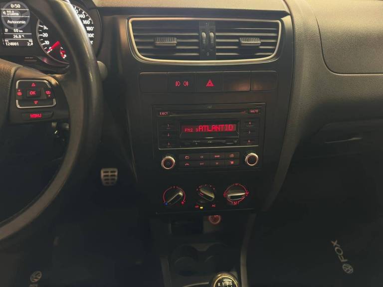 VOLKSWAGEN - FOX 1.6 MI PRIME 8V FLEX 4P MANUAL - 2012/2013 - PRETA - R$ 43.900,00