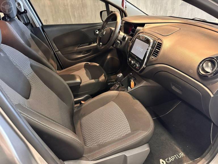 RENAULT - CAPTUR 1.6 LIFE 16V FLEX 4P AUTOMÁTICO - 2019/2019 - PRATA - R$ 78.900,00