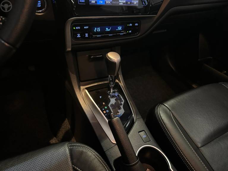 TOYOTA - COROLLA 2.0 XEI 16V FLEX 4P AUTOMÁTICO - 2018/2019 - BRANCA - R$ 110.900,00