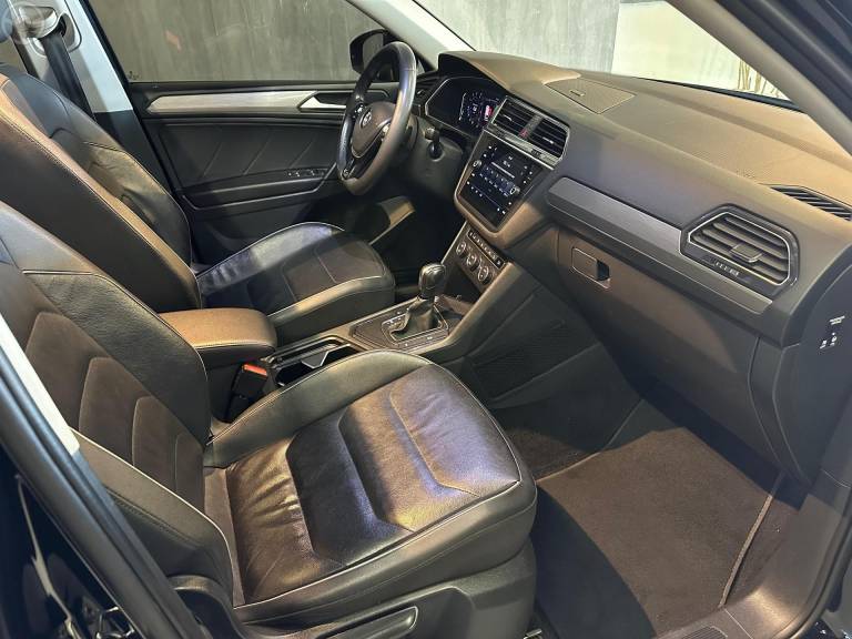 VOLKSWAGEN - TIGUAN 1.4 ALLSPACE COMFORT 250 TSI FLEX 4P - 2019/2020 - PRETA - R$ 134.900,00
