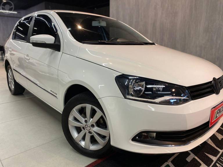 VOLKSWAGEN - GOL 1.6 MI HIGHLINE 8V FLEX 4P MANUAL - 2013/2014 - BRANCA - R$ 42.900,00