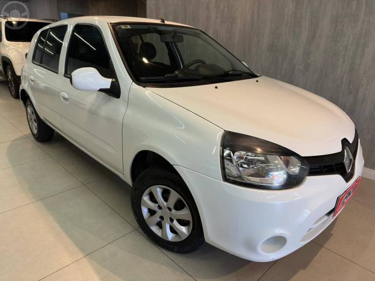 RENAULT - CLIO 1.0 EXPRESSION 16V FLEX 4P MANUAL - 2015/2016 - BRANCA - R$ 38.900,00