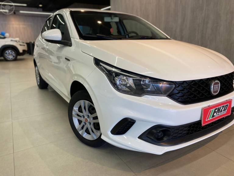 FIAT - ARGO 1.0 DRIVE 6V FLEX 4P MANUAL - 2018/2019 - BRANCA - R$ 53.900,00