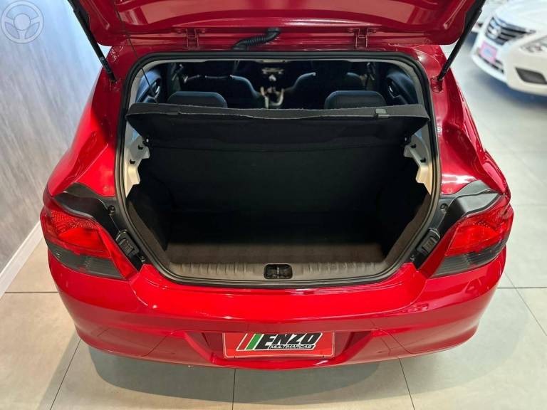 CHEVROLET - ONIX 1.4 MPFI LT 8V FLEX 4P MANUAL - 2015/2016 - VERMELHA - R$ 53.900,00