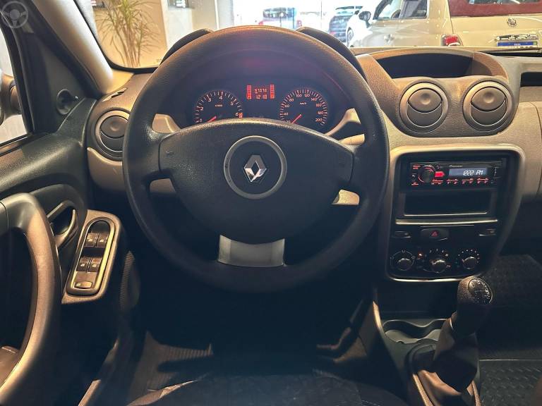 RENAULT - DUSTER 1.6 EXPRESSION 4X2 16V FLEX 4P MANUAL - 2013/2014 - BRANCA - R$ 52.900,00