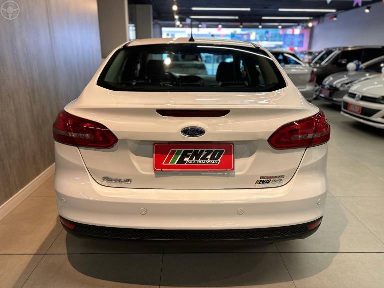 FORD - FOCUS 2.0 SE SEDAN 16V FLEX 4P AUTOMÁTICO - 2015/2016 - BRANCA - R$ 62.900,00