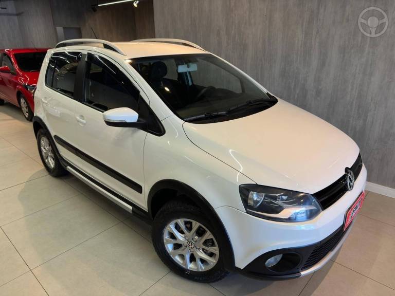 VOLKSWAGEN - CROSSFOX 1.6 MI FLEX 8V 4P MANUAL - 2012/2013 - BRANCA - R$ 48.900,00