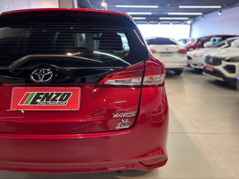 TOYOTA - YARIS 1.5 XL PLUS CONNECT 16V FLEX 4P AUTOMÁTICO - 2021/2022 - VERMELHA - R$ 87.900,00