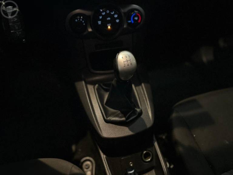 FORD - FIESTA 1.5 S HATCH 16V FLEX 4P MANUAL - 2013/2014 - VERMELHA - R$ 41.900,00