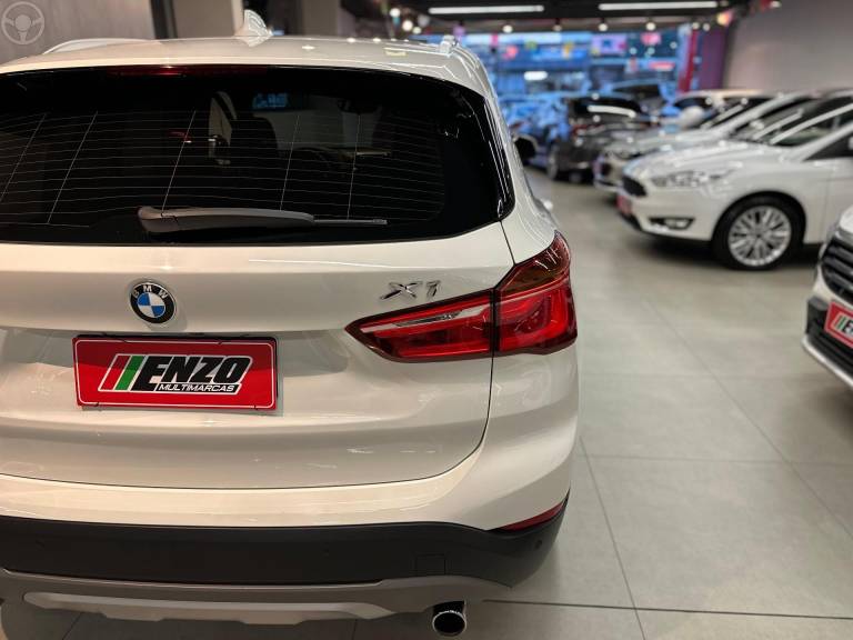 BMW - X1 2.0 16V TURBO ACTIVEFLEX SDRIVE20I X-LINE 4P AUTOMÁTICO - 2017/2018 - BRANCA - R$ 134.900,00