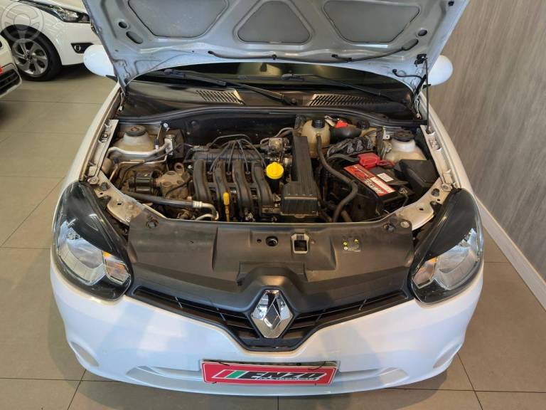 RENAULT - CLIO 1.0 EXPRESSION 16V FLEX 4P MANUAL - 2015/2016 - BRANCA - R$ 37.900,00