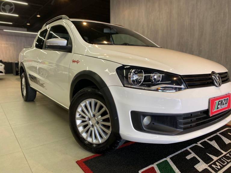 VOLKSWAGEN - SAVEIRO 1.6 MI ROCK IN RIO CD 8V FLEX 2P MANUAL - 2015/2016 - BRANCA - R$ 66.900,00