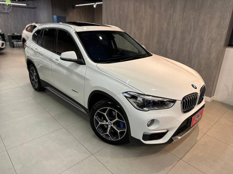 BMW - X1 2.0 16V TURBO ACTIVEFLEX SDRIVE20I X-LINE 4P AUTOMÁTICO - 2017/2018 - BRANCA - R$ 134.900,00